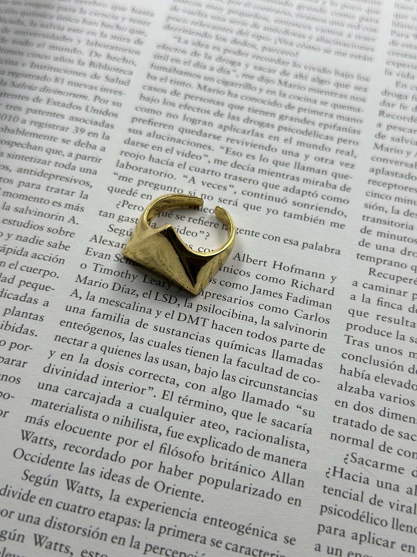 Anillo triángulo
