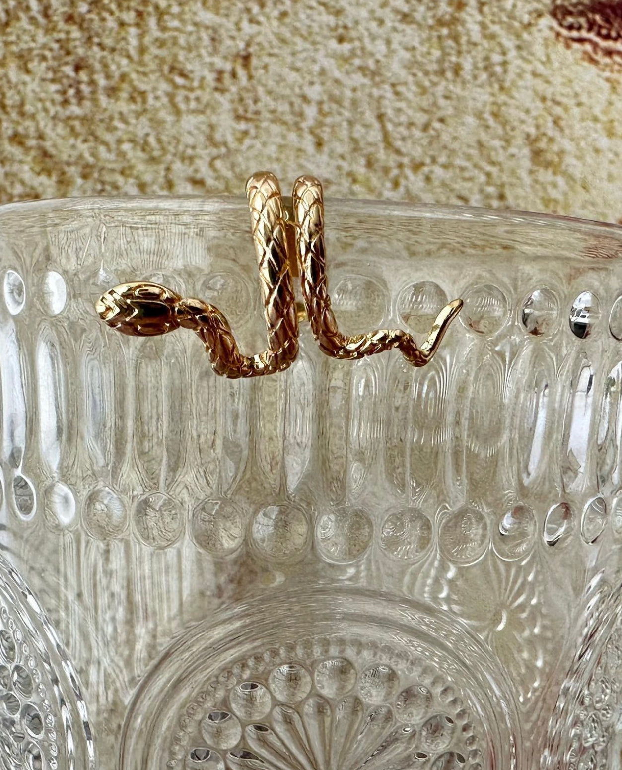 Ear cuff serpiente dorado