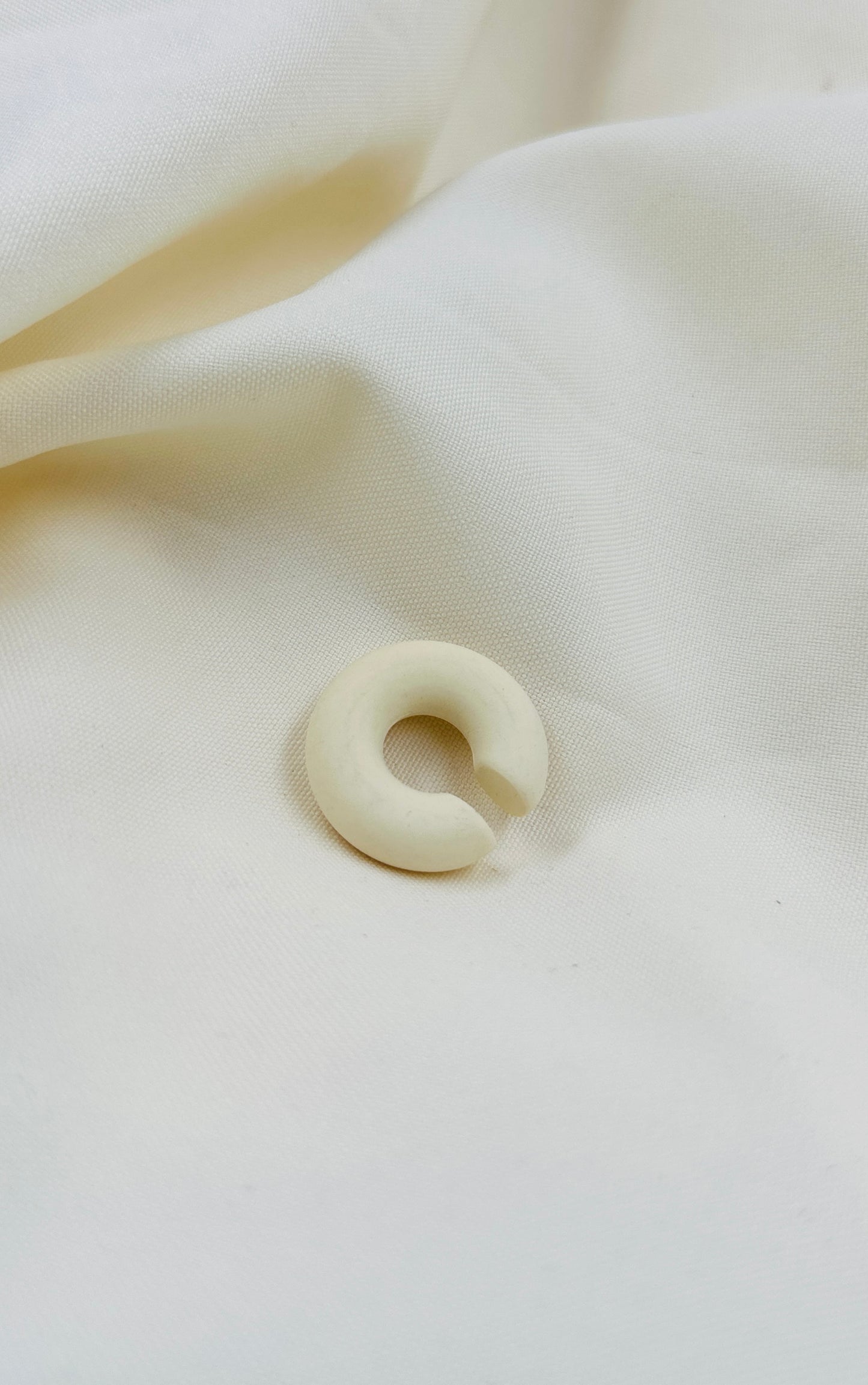 Ear cuff gigante beige