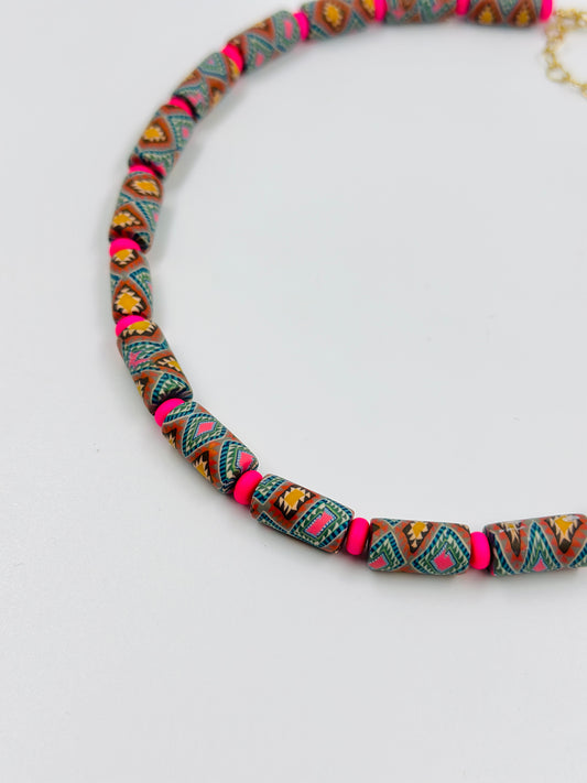 Choker marroquí magenta
