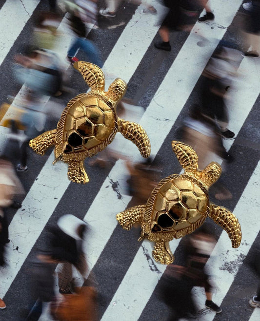 Aretes de tortuga doradas